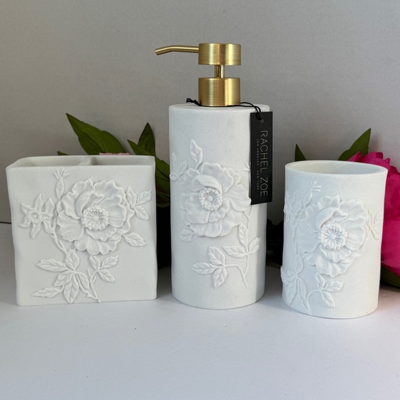 Stunning Rachel Zoe White Shimmer Floral Bath Set - Picture 1 of 6